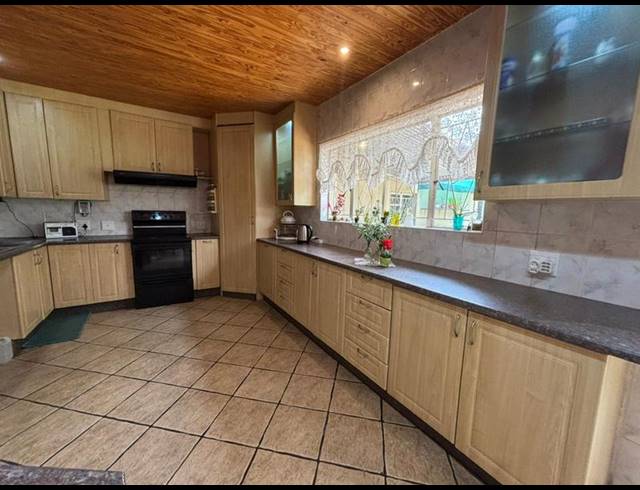 3 BEDROOM HOUSE FOR SALE IN SOPHIATOWN